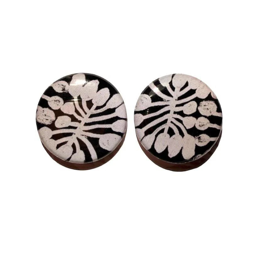 Ikuntji - Watiya Tjuta Resin Earrings - Medium Studs